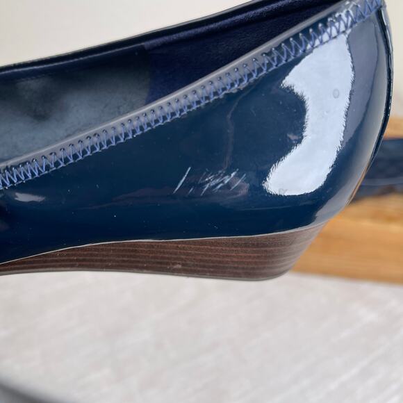 Cole Haan Tali Peep Toe Wedge Navy Patent Leather Bow Quilted Grand OS Women's 8 - Picture 12 of 13